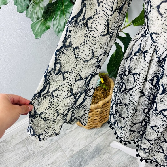 SNAKE PRINT BLUE GREY BELL SLEEVE SHORT POM POM ROMPER - Picture 5 of 7